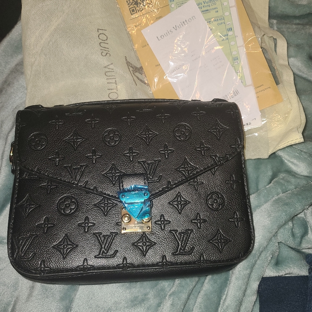 Black crossbody bag..